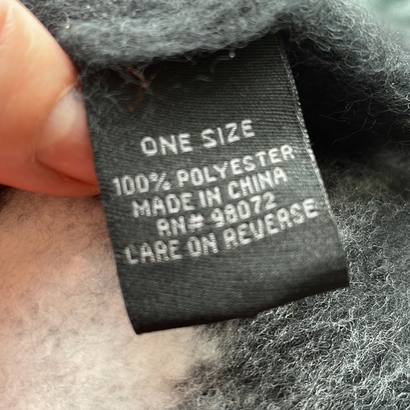 Beautiful Betsey Johnson scarf/wrap in black/white plaid - Picture 3 of 6